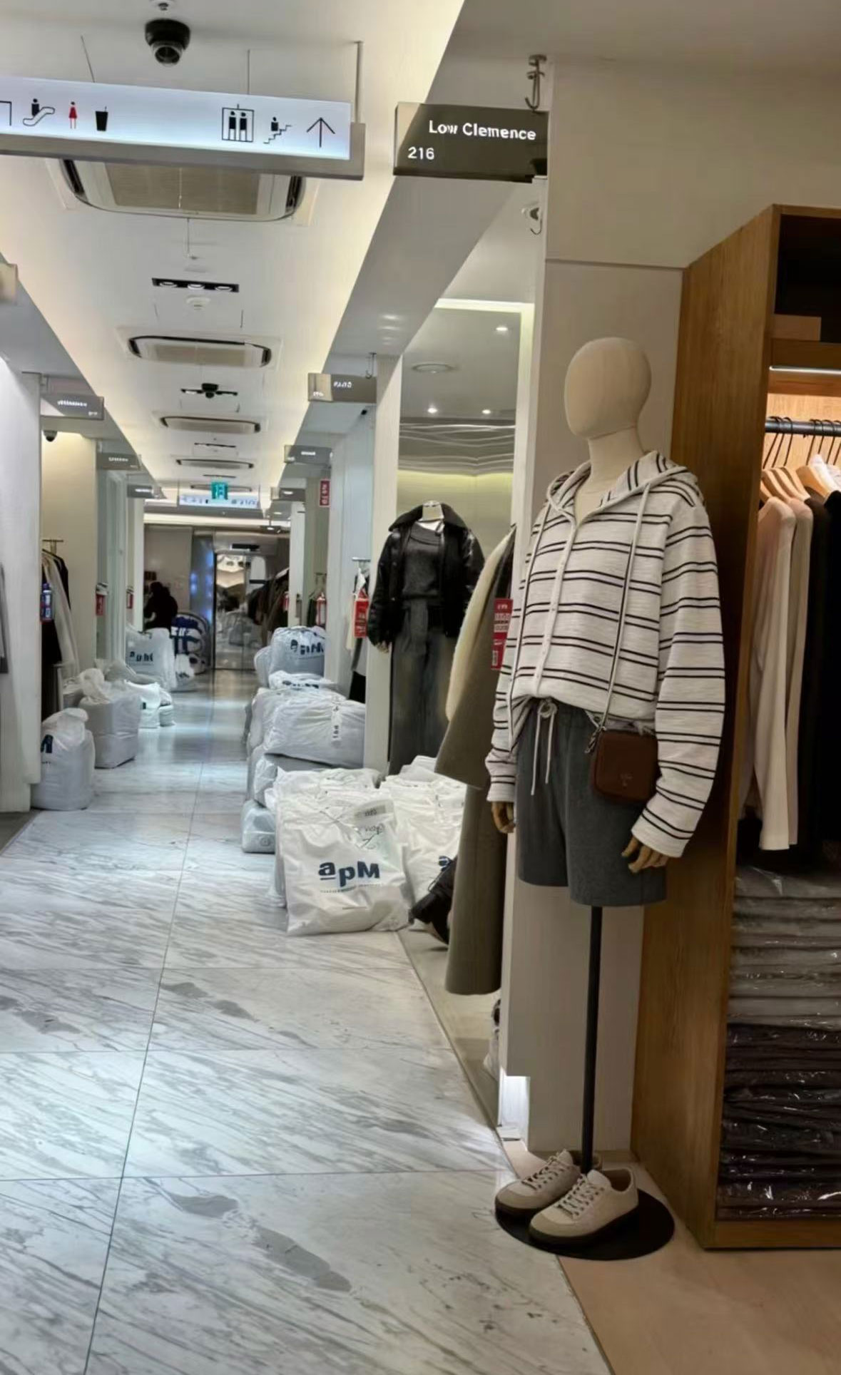 LOW Clemence store
